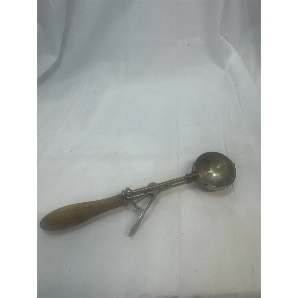 Gilchrist No. 31 Size 12 Ice Cream Scoop Vintage Wood Handle Lever 10-1/2